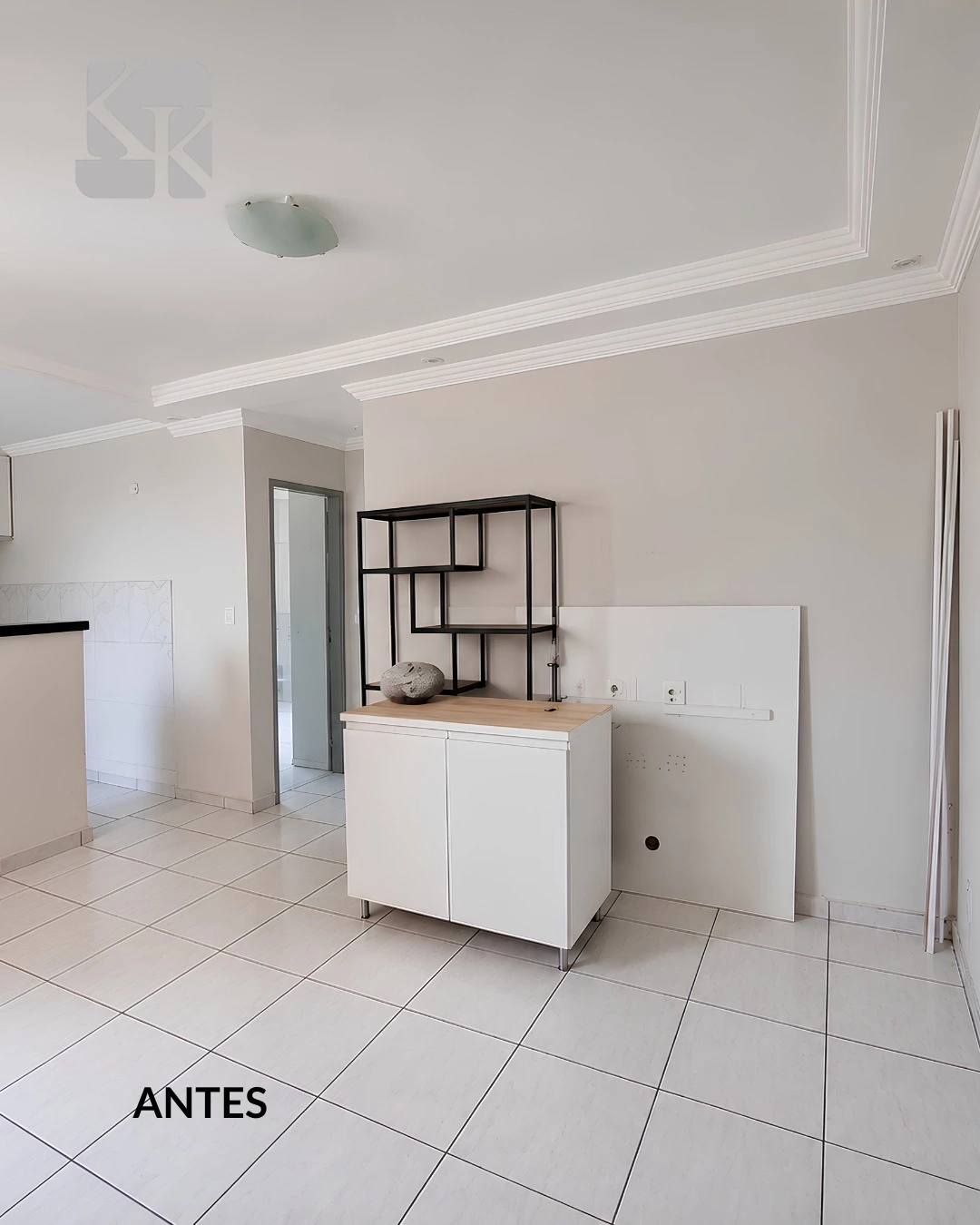 Sala de estar antes da reforma, sem acabamento